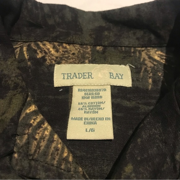 Trader Bay Short Sleeve Button Up Shirt Size Large Dark Green - Picture 4 of 4
